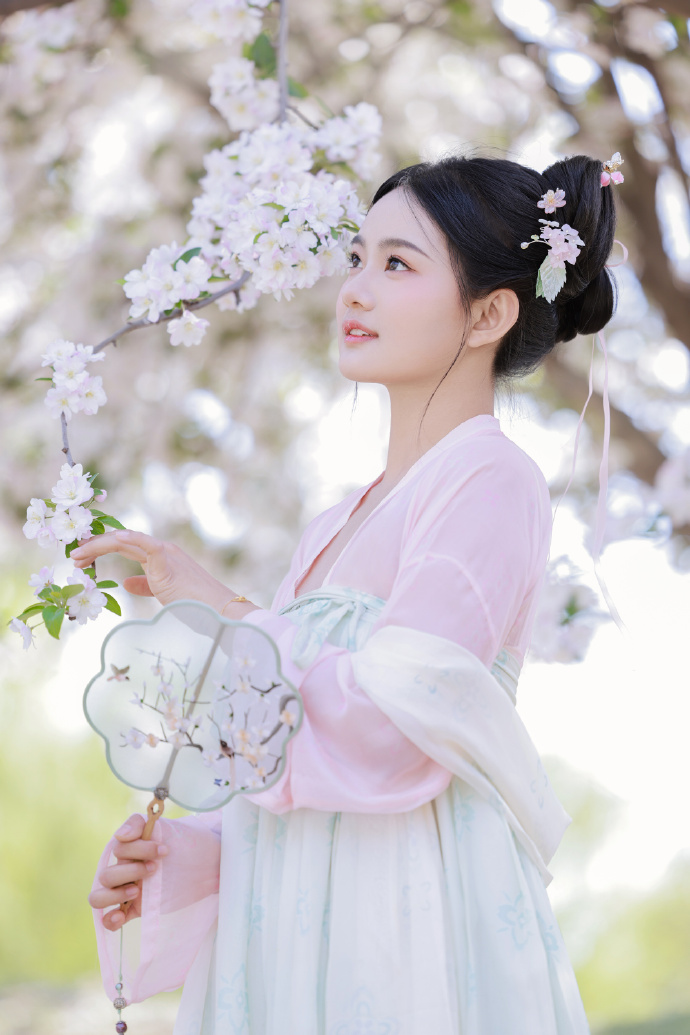 向太直播开撕周星驰！《功夫女足》惹怒向家，30年恩怨终于爆发